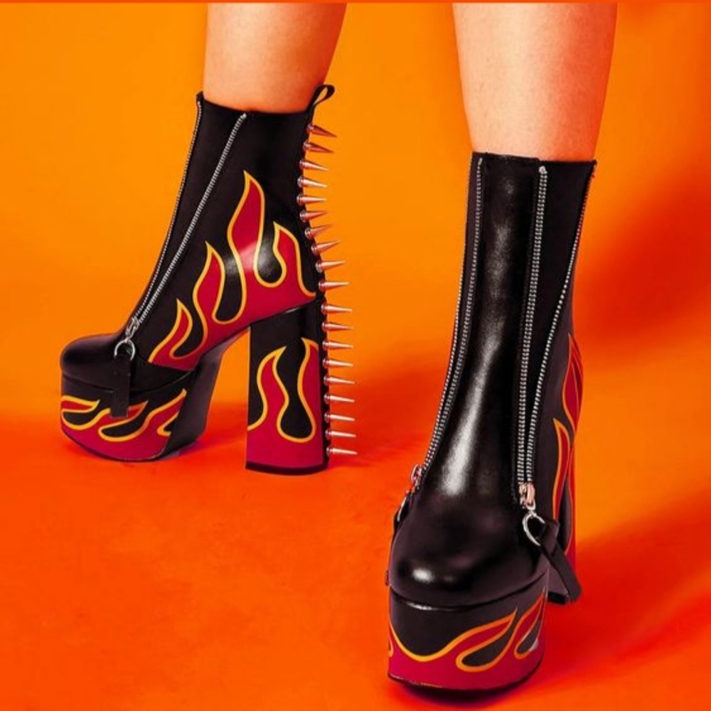 Fire Graphic Spiked Decor Platform Boots original vintage 80s style